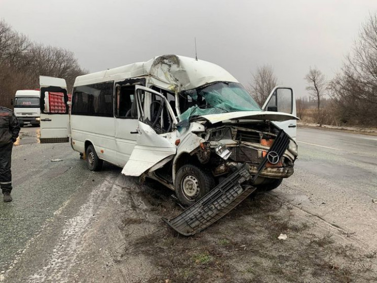 Неподалік від Дніпра на трасі маршрутка…