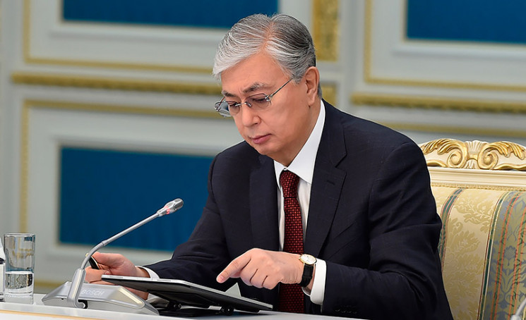 Президент Казахстану звільнив двох засту…