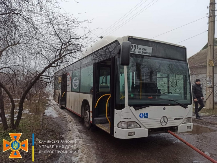 В Каменском на ходу загорелся автобус с…