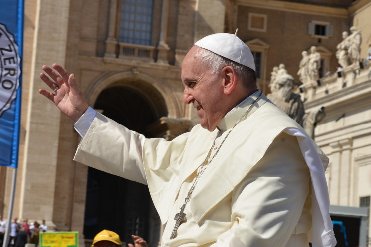 Папа Римський розкритикував фейки про ко…