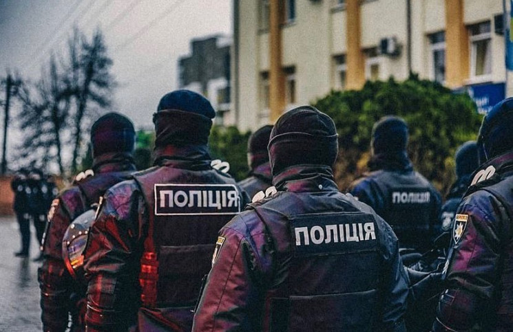 ДБР обвинило полицейских из Черниговской…