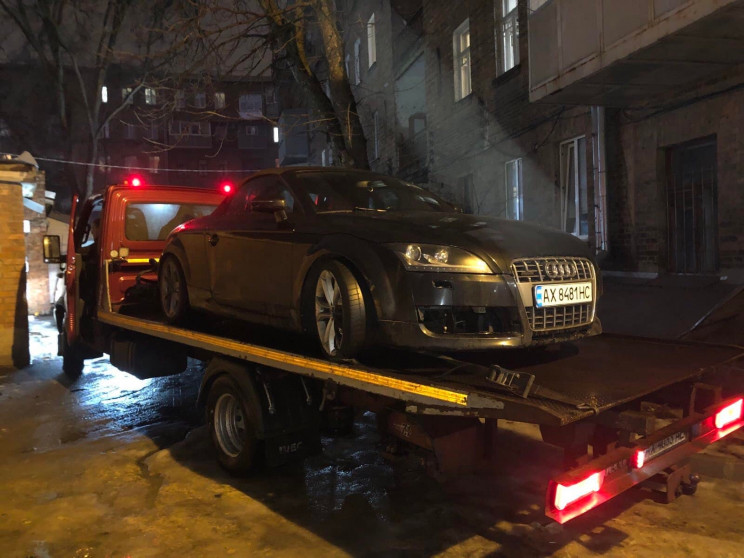В Харькове изъяли кабриолет Audi у серий…