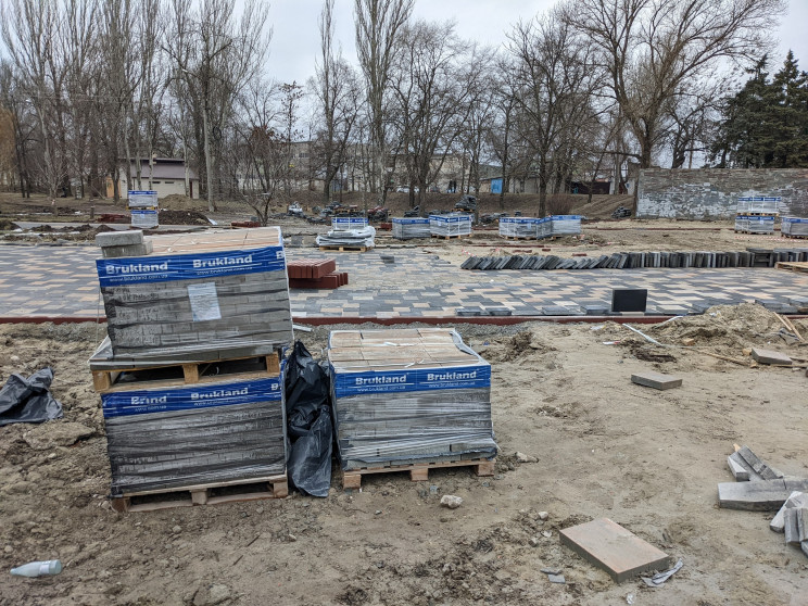В Запорожье идет реконструкция парка "Ду…