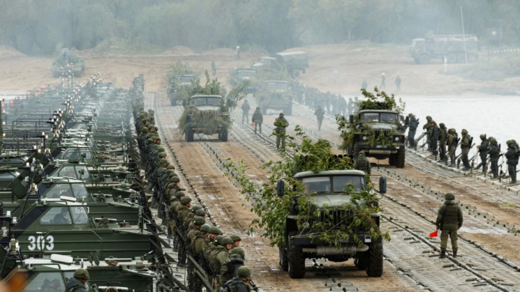 Росія почала військові навчання біля кор…