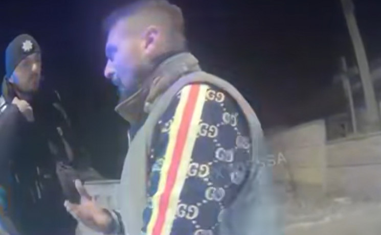 П'яний, у куртці Gucci за $2000 та незад…