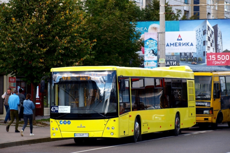 У Львові водій маршрутки зламав жінці ру…