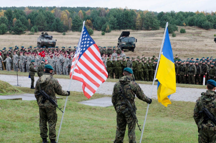США хочуть надати Україні екстрену війсь…