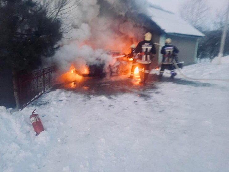 На Тернопільщині згоріло два гаражі з ав…