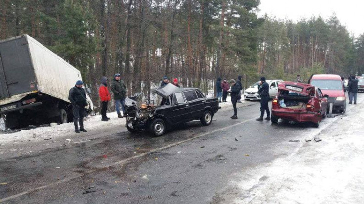 На трассе в Харьковской области произошл…