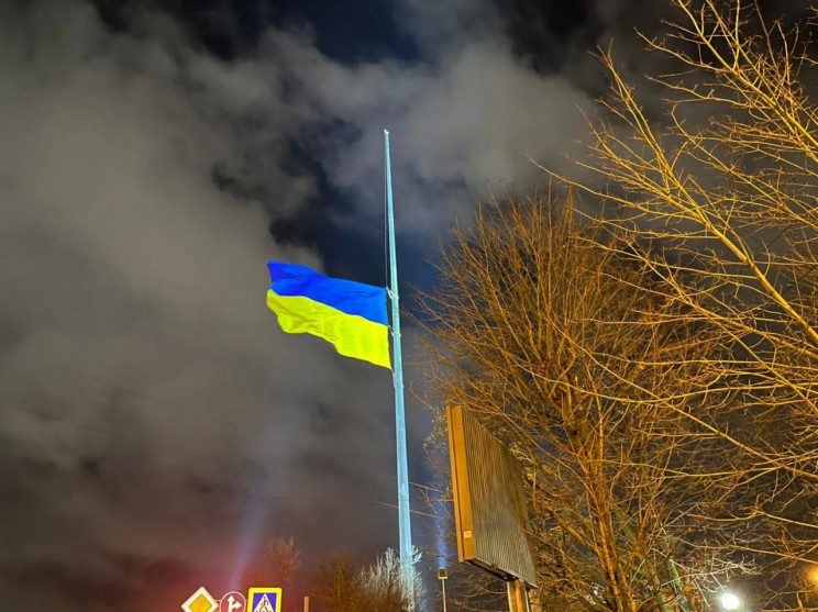 В Харькове ураганный ветер разорвал флаг…
