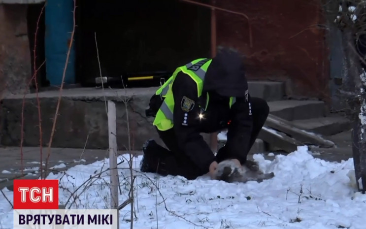 У Львові поліцейські робили масаж серця…
