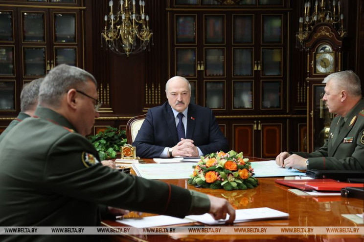 Лукашенко заявил о наращивании украински…