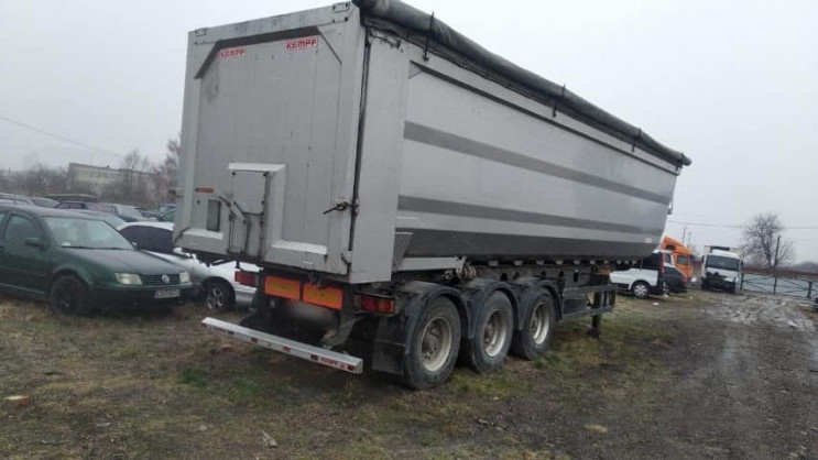 В Харькове изъяли грузовой прицеп у долж…