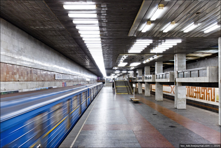 У Києві зачинили на вхід та вихід станці…