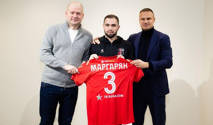 Офіційно: Український клуб підписав футб…