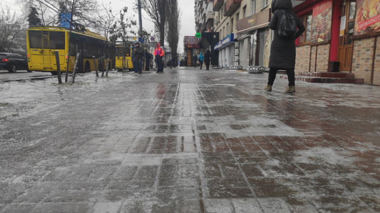 Ожеледиця вклала на лікарняні ліжка дев’…