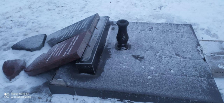 В Луганской области разбили мемориал жер…