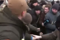 Применяют газ: В Киеве под Печерским суд…