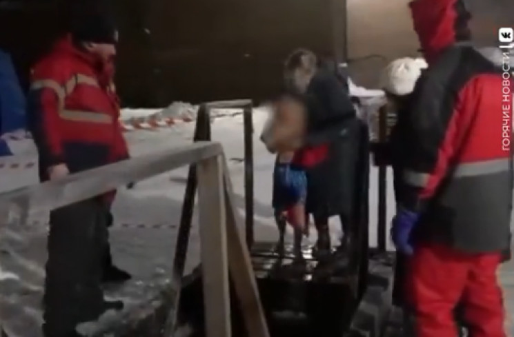 На Росії дитину силоміць занурили у хрещ…