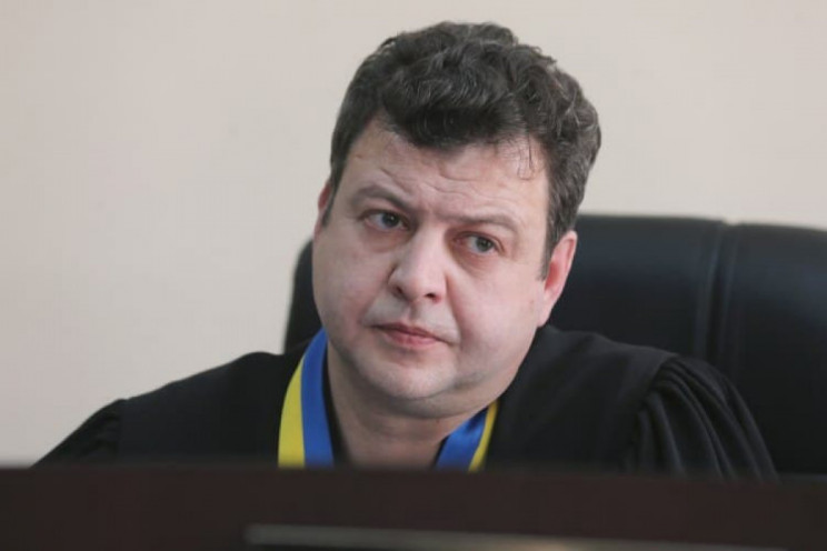 Судья по делу Порошенко неожиданно ушел…