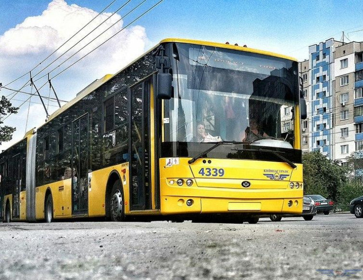 У Києві до виборів  деякі тролейбуси кур…
