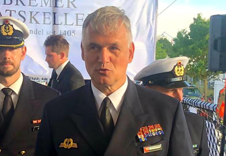 Экс-глава ВМС Германии после скандала с…