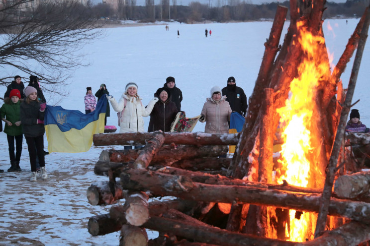 На Луганщині запалили величезну "Ватру є…