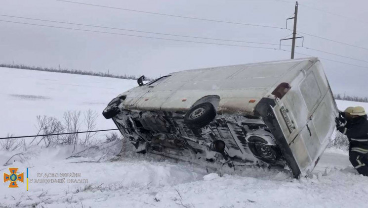 В Запорожской области спасатели вытащили…