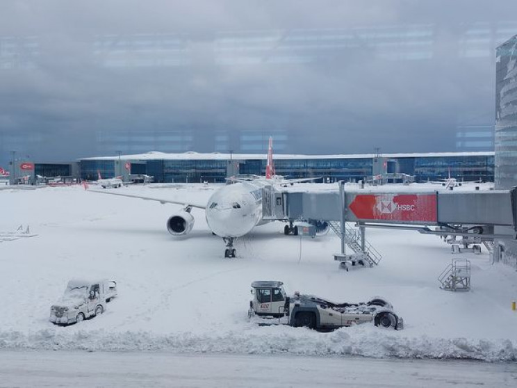 Снежная ловушка: Рейс Стамбул-Киев перен…