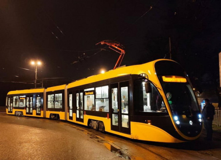 Нові трамваї і старі колії: Як у Дніпрі…