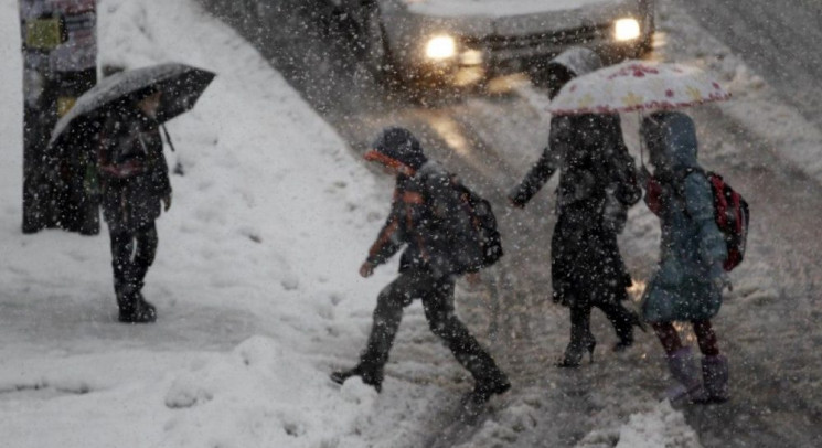 Заморозки, вітер та мокрий сніг: У Києві…