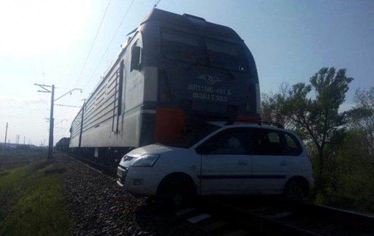 Вночі у Львові пасажирський потяг протар…