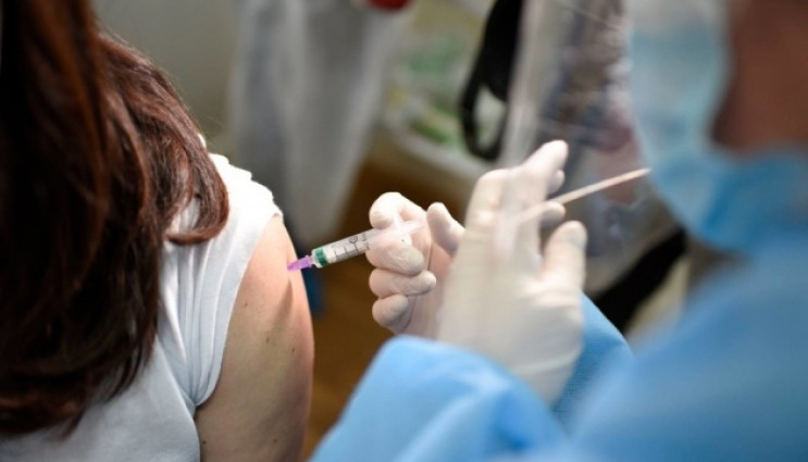 COVID-вакцинація на Прикарпатті: За добу…