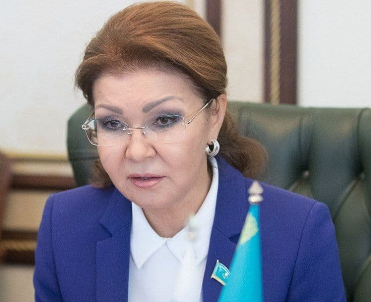 Дочь Назарбаева исключили из правящей па…