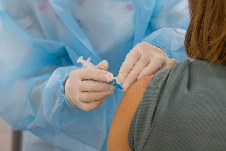 COVID-вакцинація: Бустерне щеплення отри…