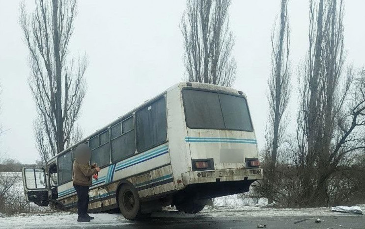 На Полтавщине автобус протаранил легкову…