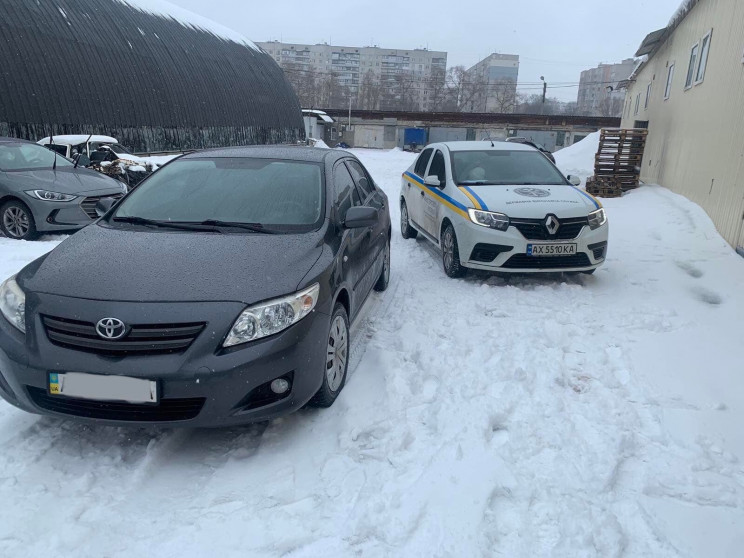 В Харькове забрали авто у водителей, зад…