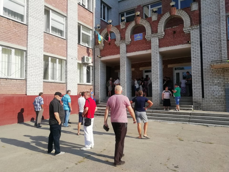 Утро выборов в Запорожье началось с очер…