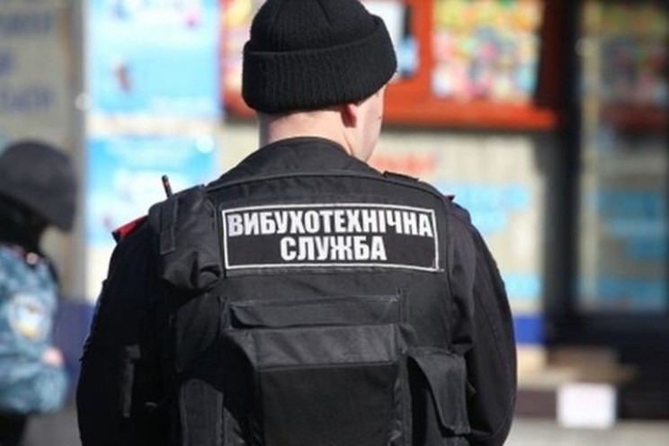Невідомий у Львові "замінував" одразу п’…