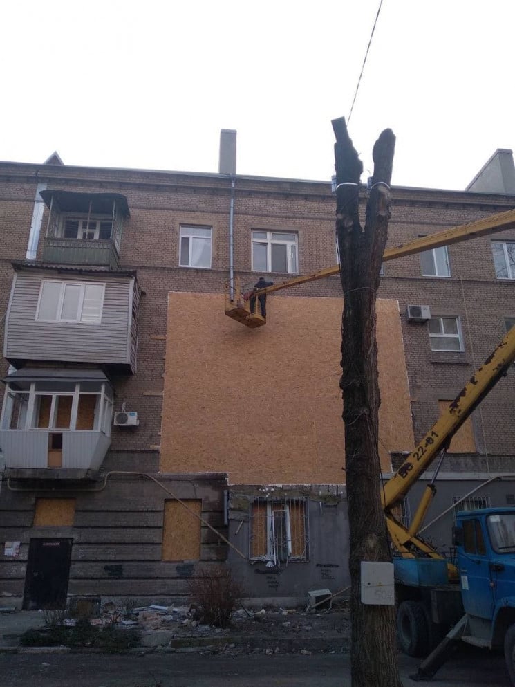 В запорожской многоэтажке продолжают лик…