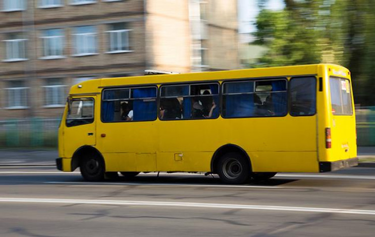 В Ужгороді автобус №11 скоротив собі мар…