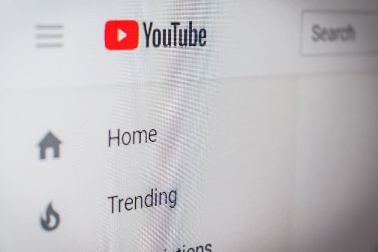 YouTube заблокировал каналы "мининформац…