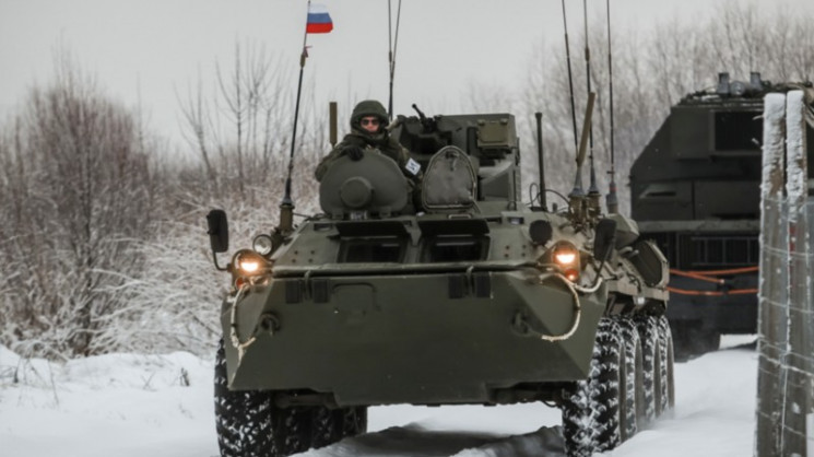 Росія активніше стягує війська до кордон…