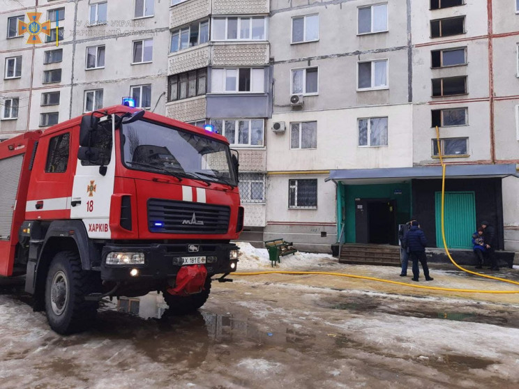 В Харькове из горящей высотки эвакуирова…