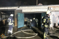 В Запорожье во время пожара в гараже пос…