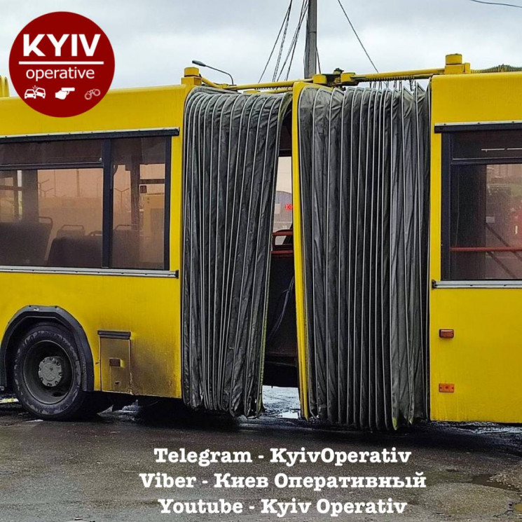 У Києві помітили автобус, який розвалюєт…
