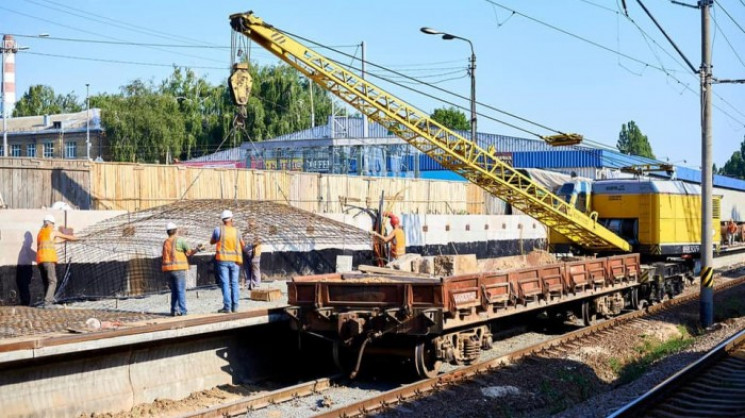 "Укрзалізниця" построит 30 новых станций…