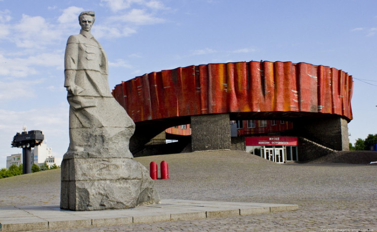 Памятник Николаю Островскому в Шепетовке…