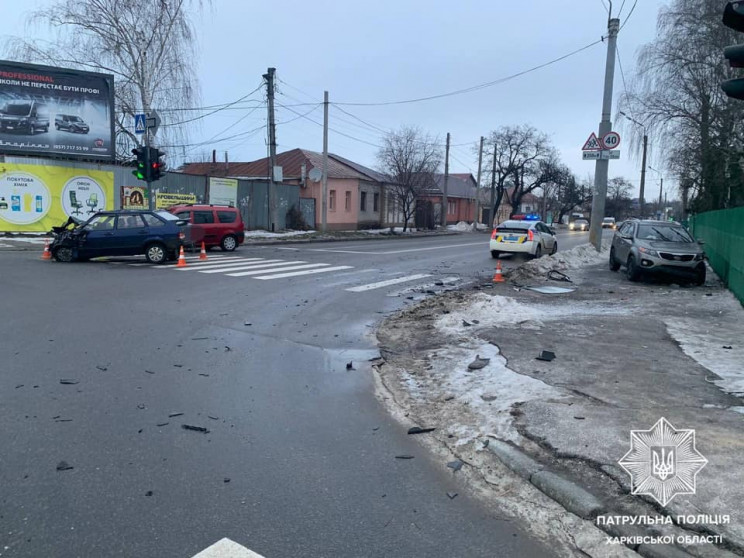 В Харькове внедорожник после столкновени…
