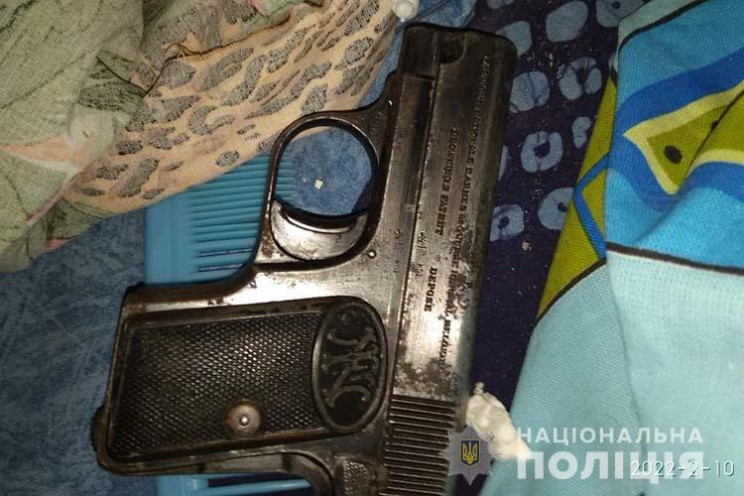 В Тернополе вооруженный неадекват откуси…